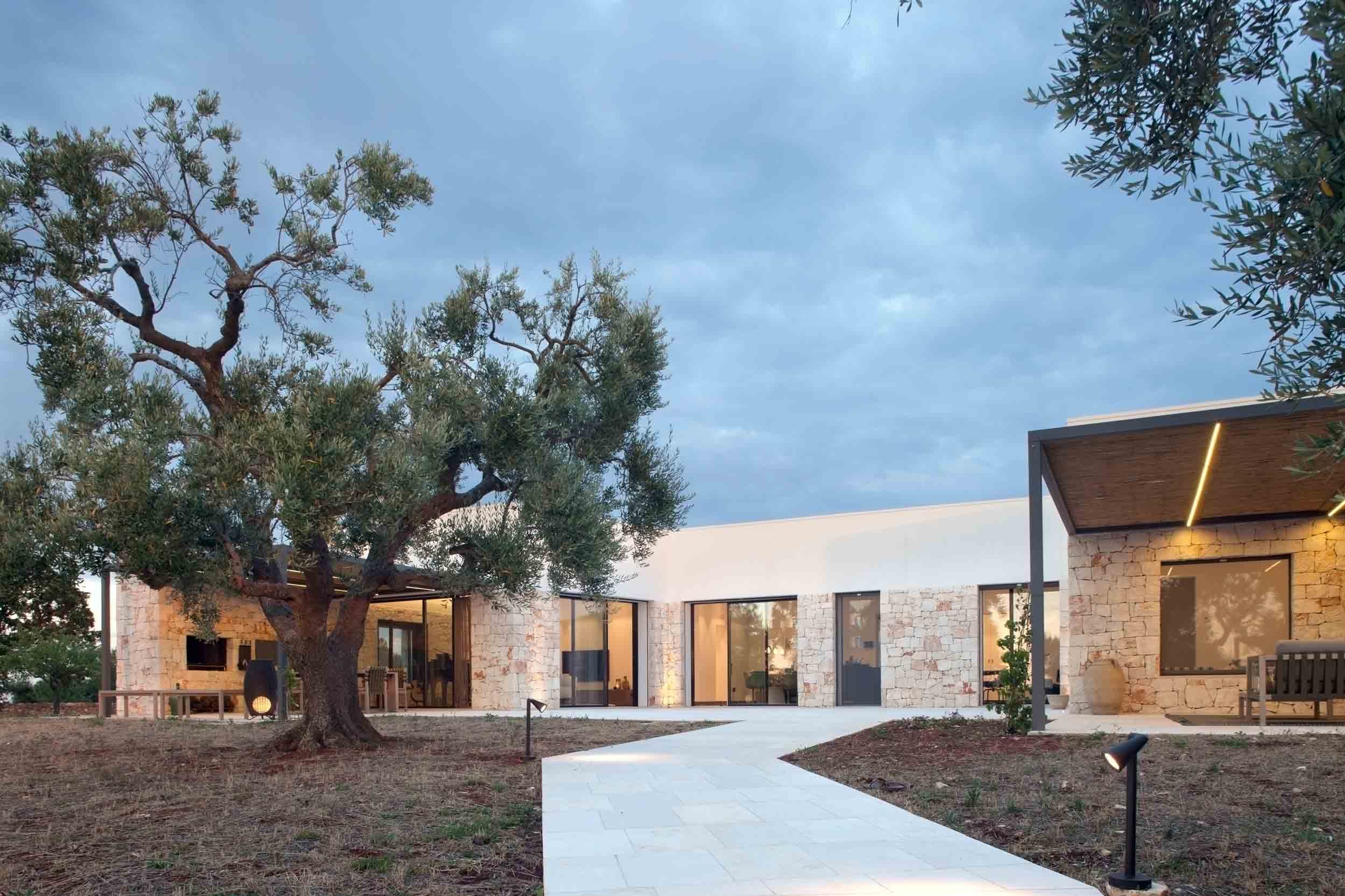 villa-ostuni-viale-ingresso-carminati